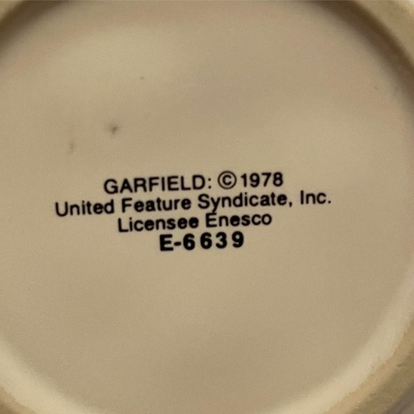 COPY - Vintage 1978 Garfield and Odie Christmas Mug - Picture 2 of 6